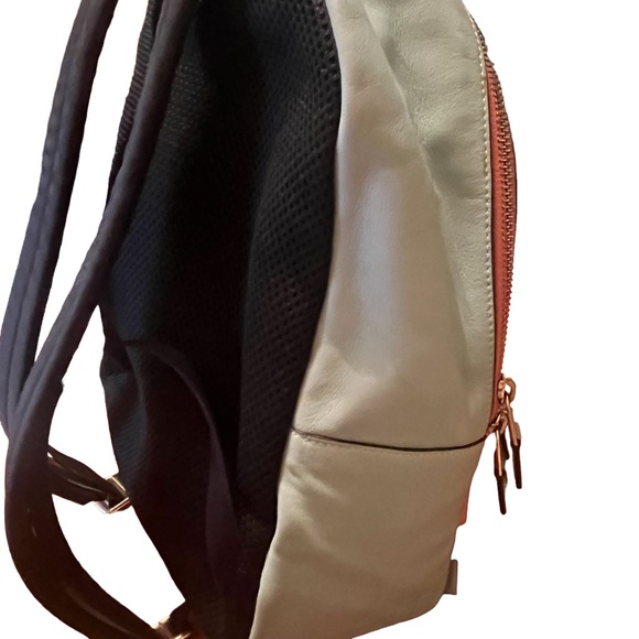 Coach Medium Charlie Backpack w/ Sunglasses Print Perfect for spring / summer - Picture 14 of 16